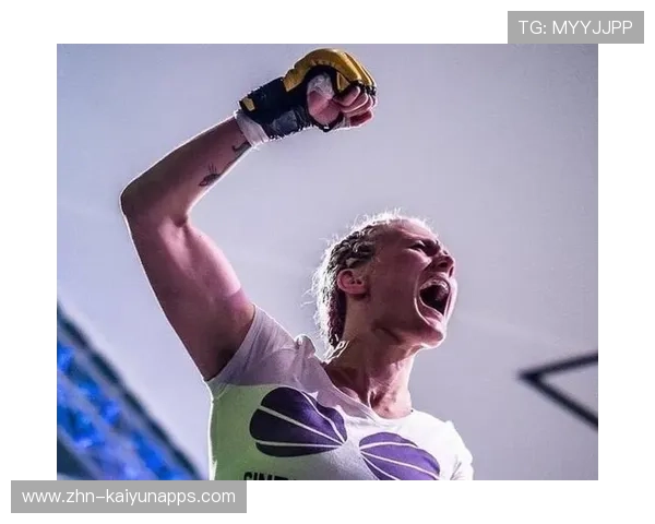 UFC女拳手开战前比心挑衅:燃爆擂台的背后故事